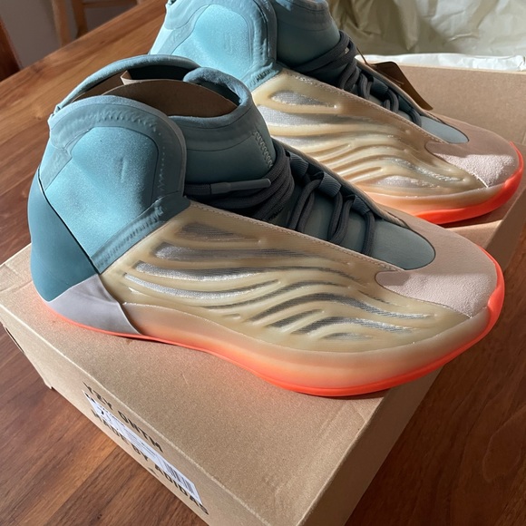 Yeezy QNTM “Hi-Res Coral”. - Picture 5 of 10